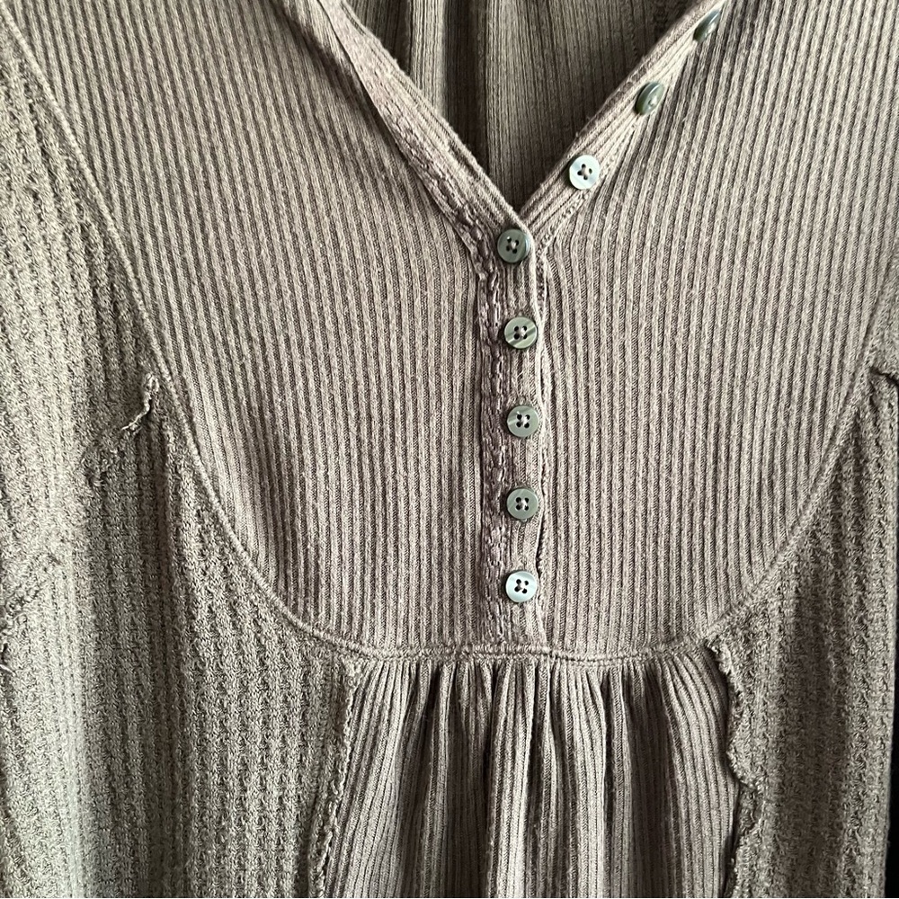 🦩 Free People Leo Henley Waffle Thermal Top - Olive Green Medium - Picture 9 of 12